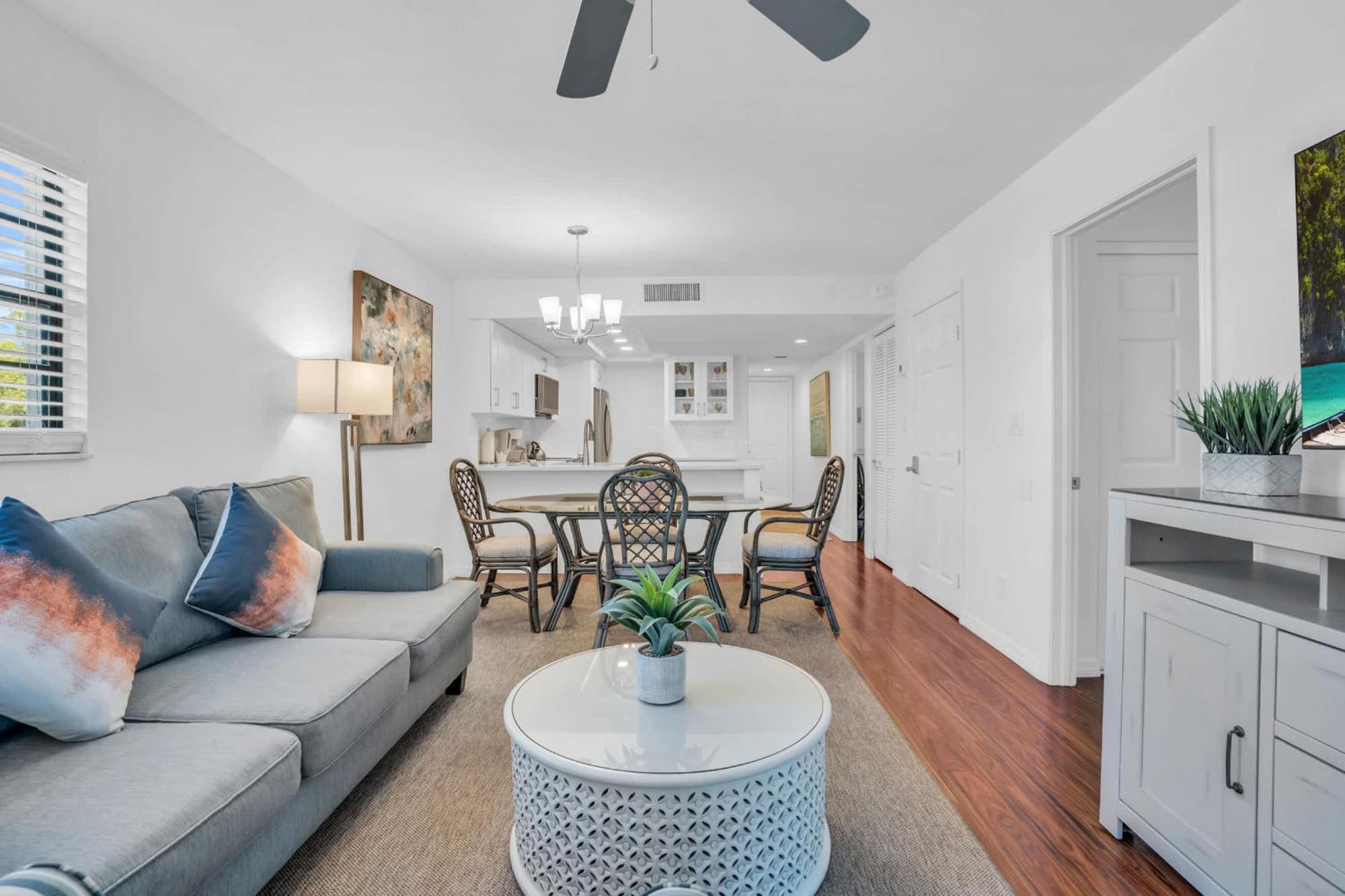 Holiday home Corner Unit Updated And Near Lobby *