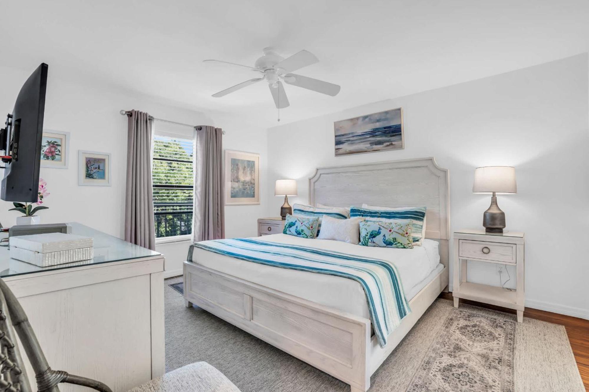 Corner Unit Updated And Near Lobby * Naples