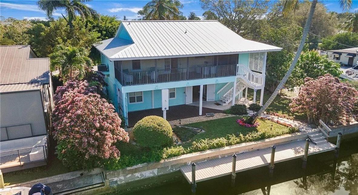 Holiday home Turtle Boathouse Hot Tub View Of The Canal *