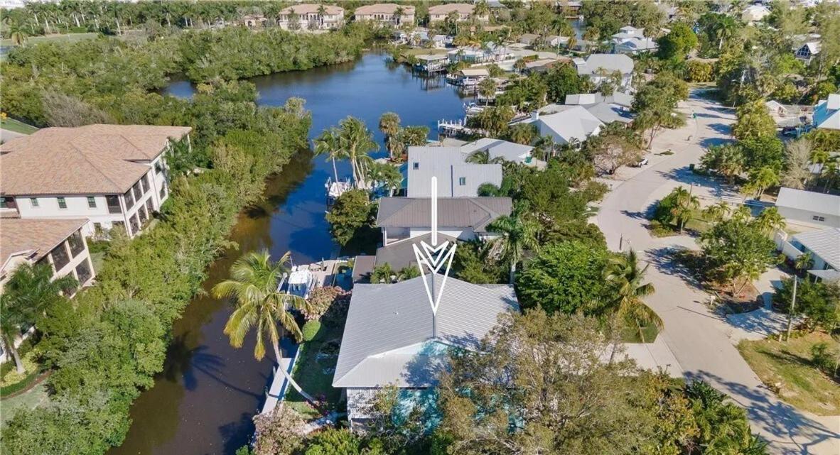 Turtle Boathouse Hot Tub View Of The Canal Holiday home Naples