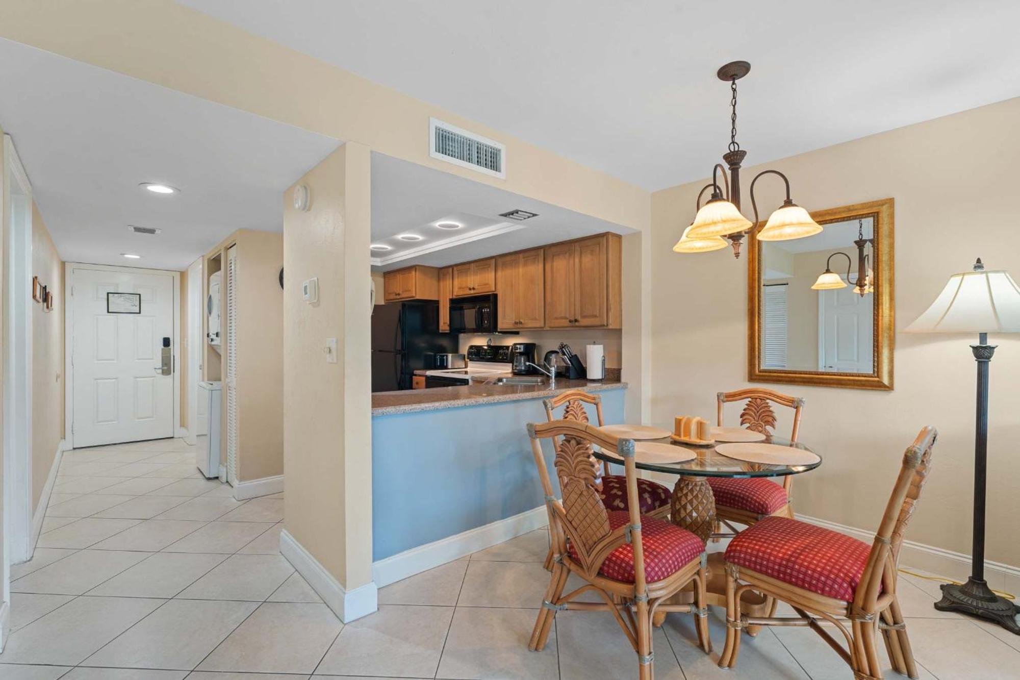 End Unit -first Floor And Close To The Lobby Holiday home