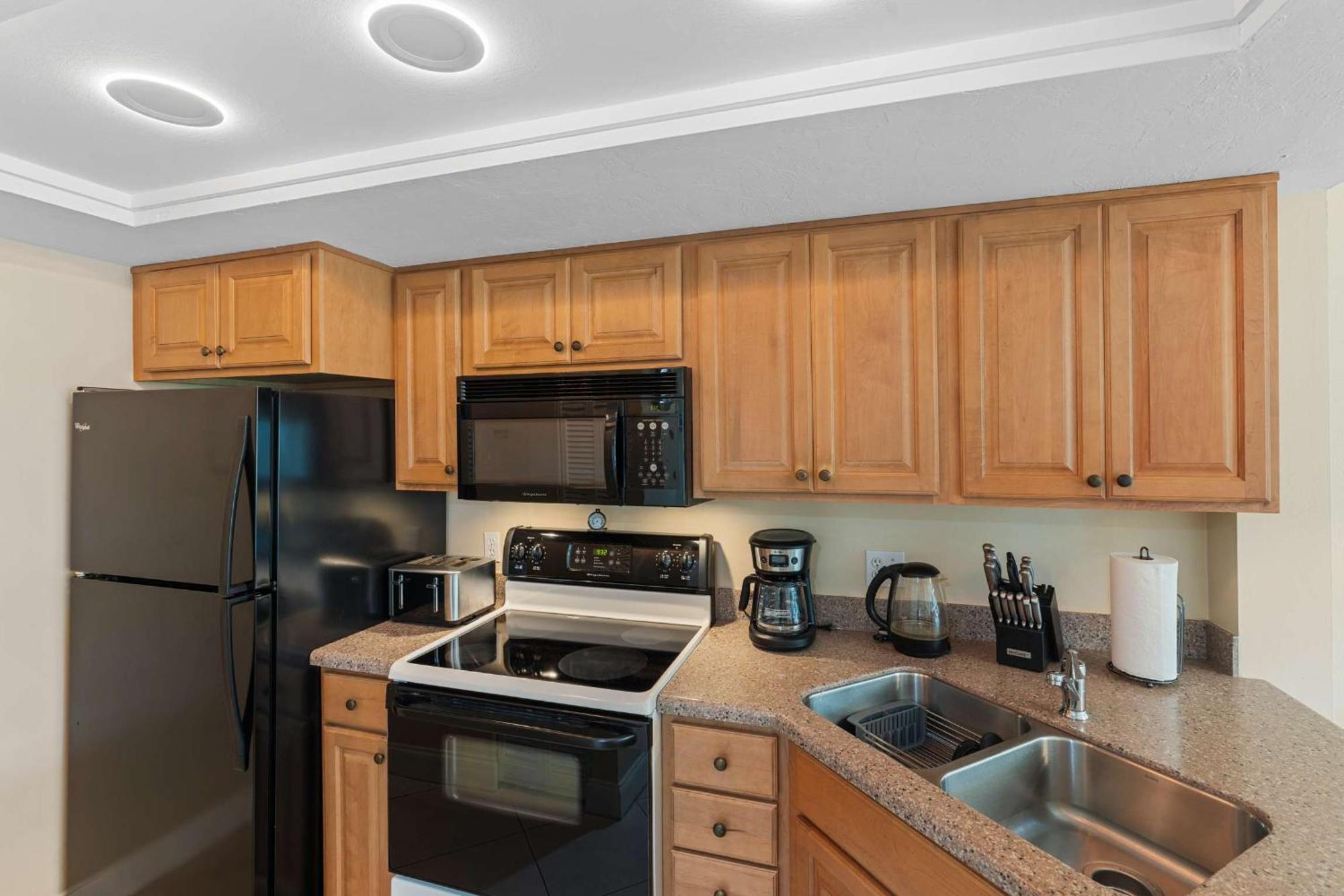 End Unit -first Floor And Close To The Lobby * Naples
