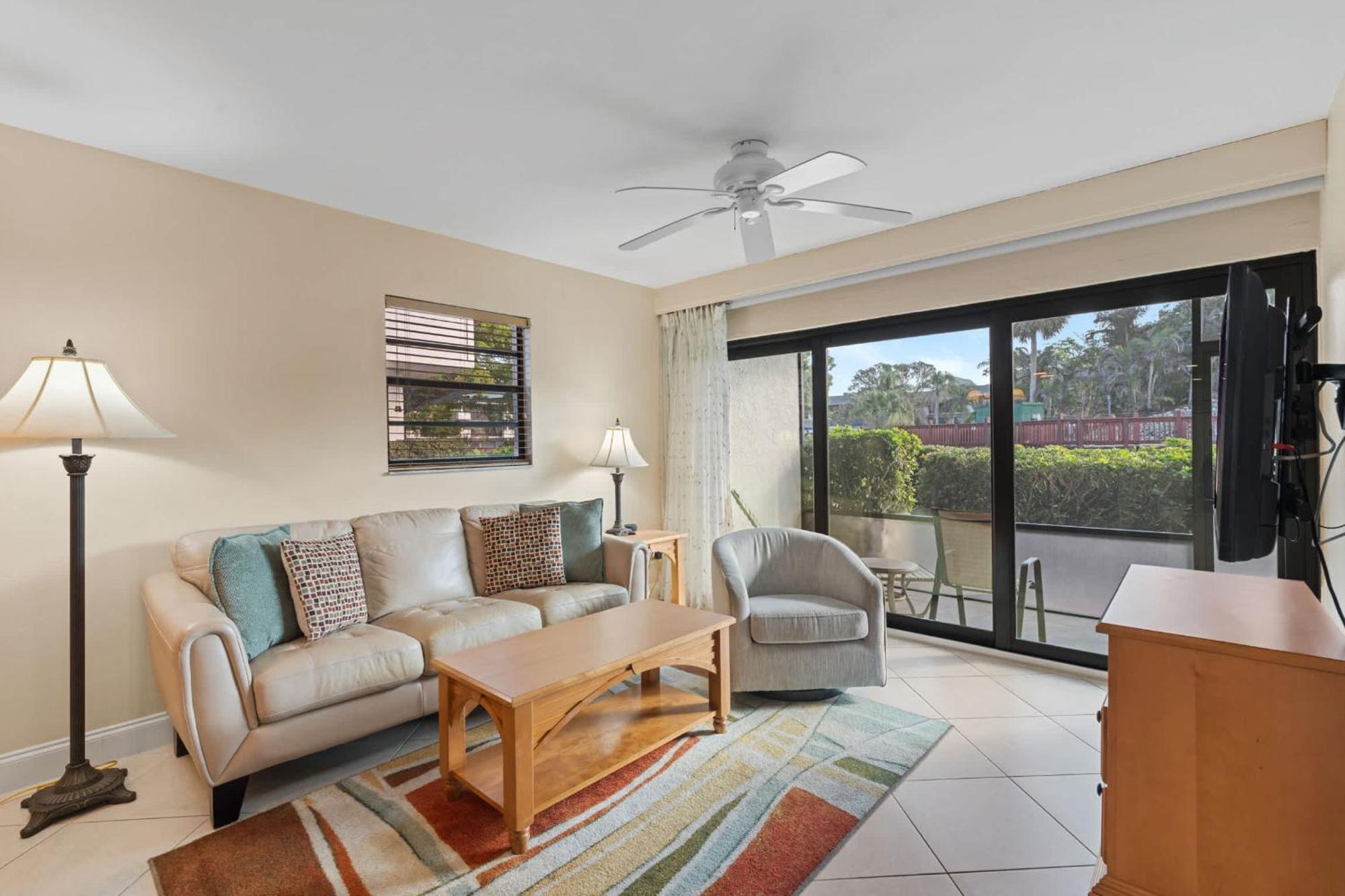 Holiday home End Unit -first Floor And Close To The Lobby Naples