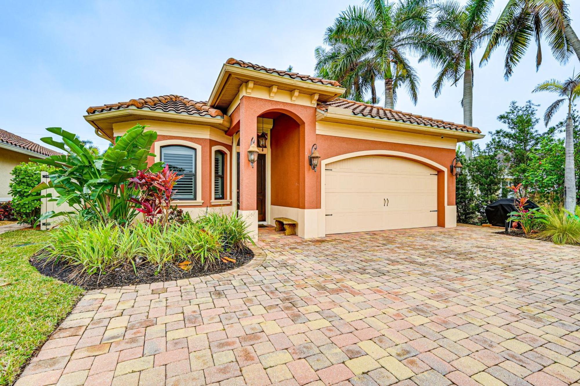 Coastal Getaway About 2 Mi To Beaches!