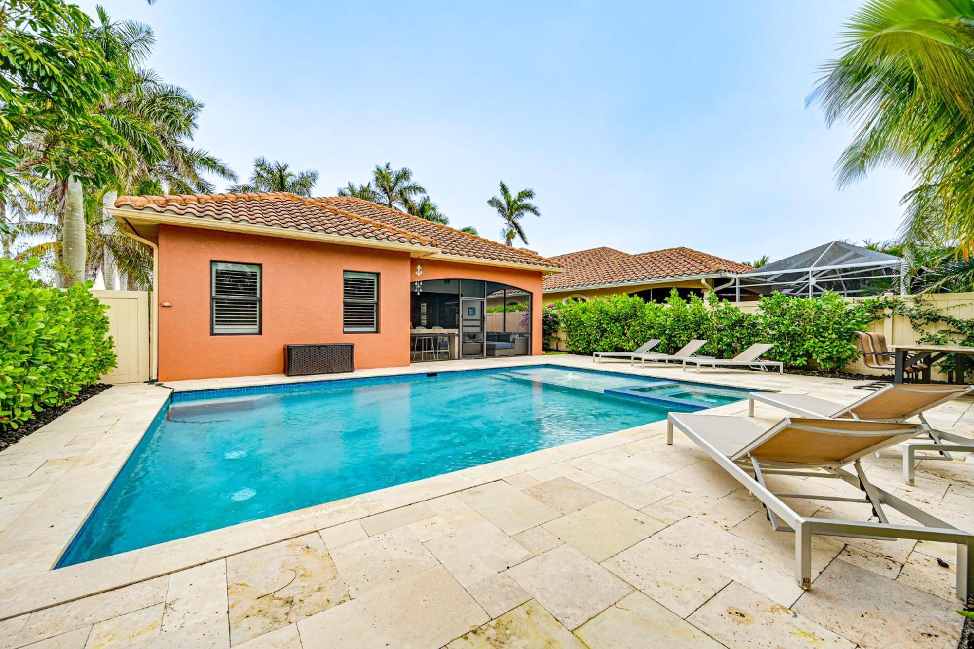 Coastal Getaway About 2 Mi To Beaches! Holiday home *