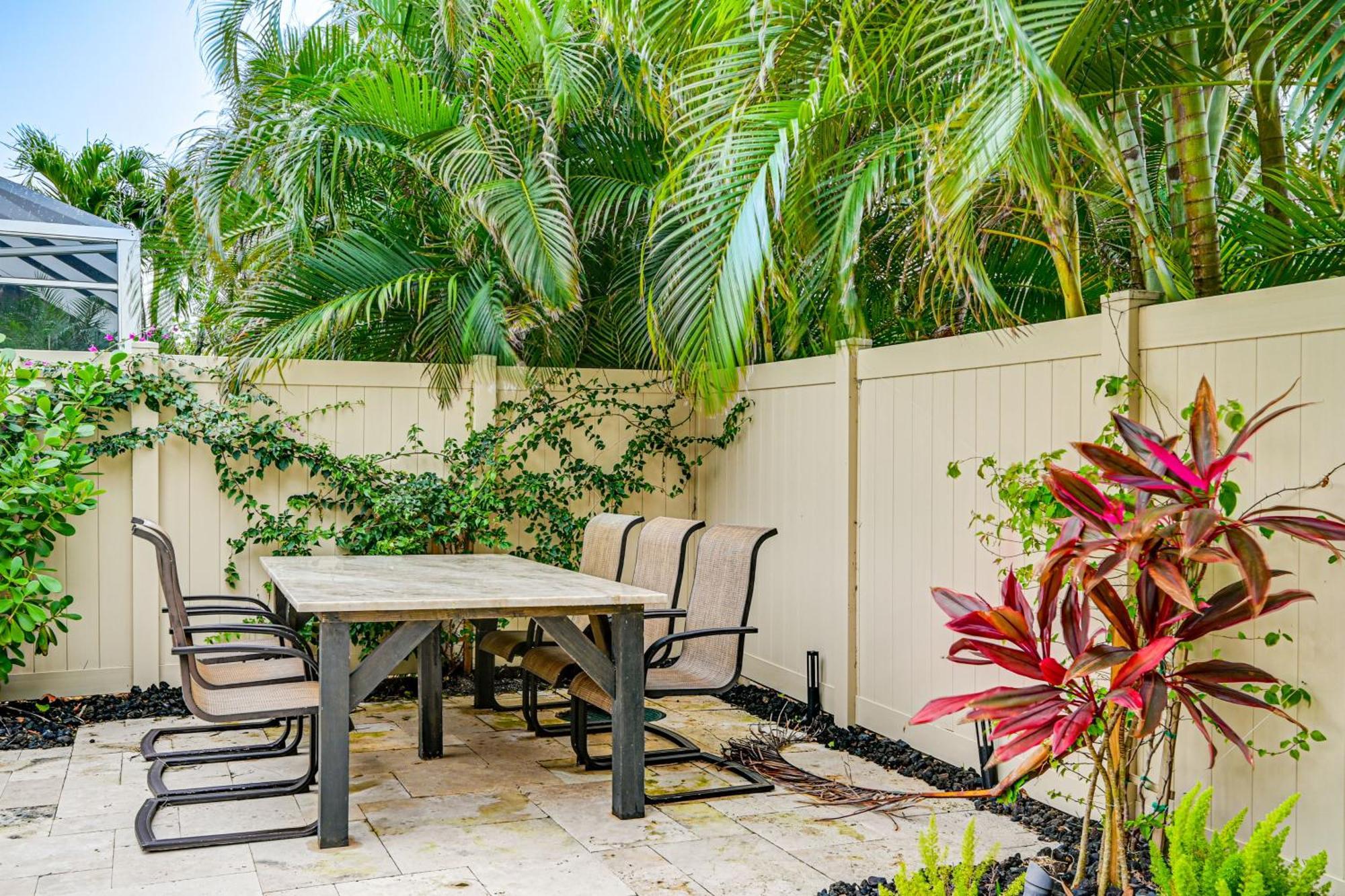 Coastal Getaway About 2 Mi To Beaches! *