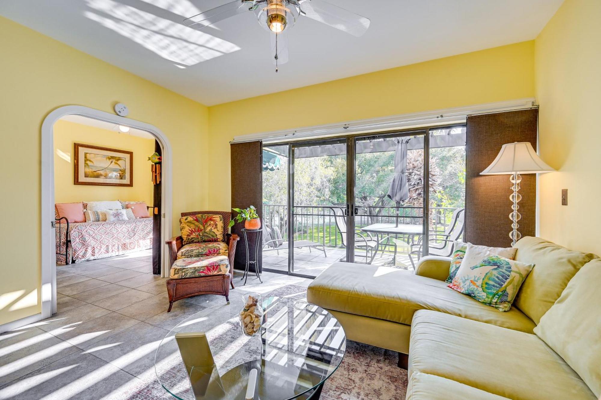 Lovely Vacation With Shared Pools! Apartment