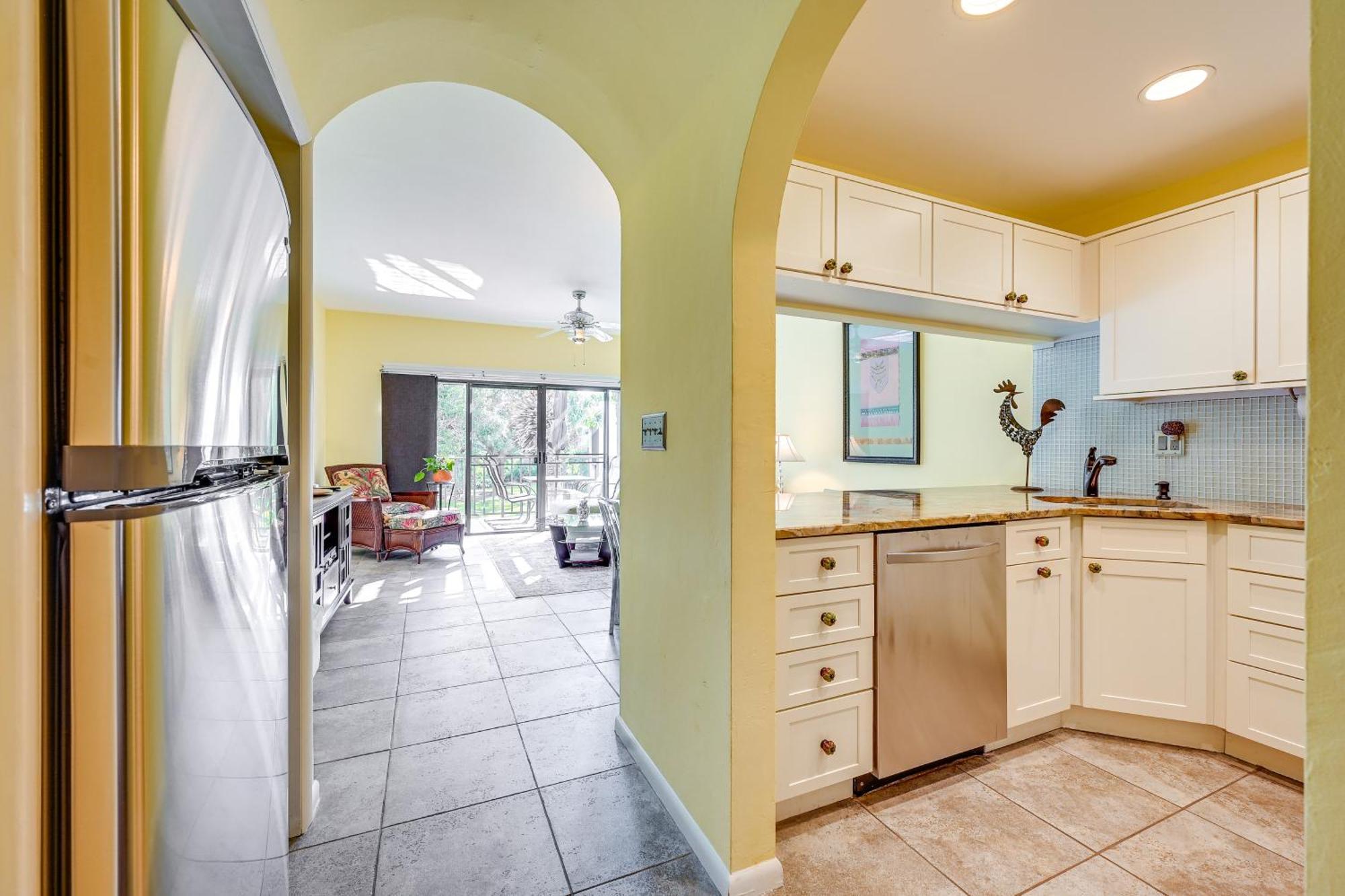 Apartment Lovely Vacation With Shared Pools!