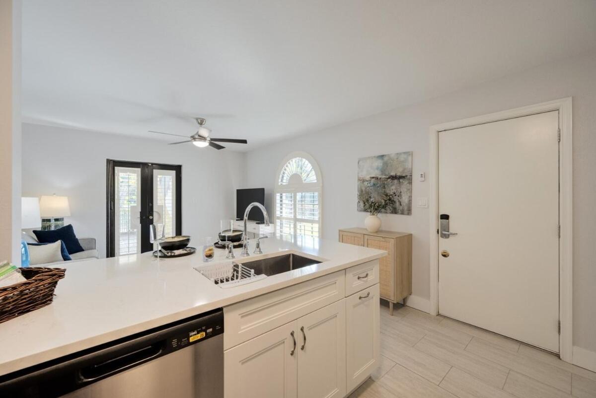 Lemarquis, Old Condo, Near Beach&downtown Naples