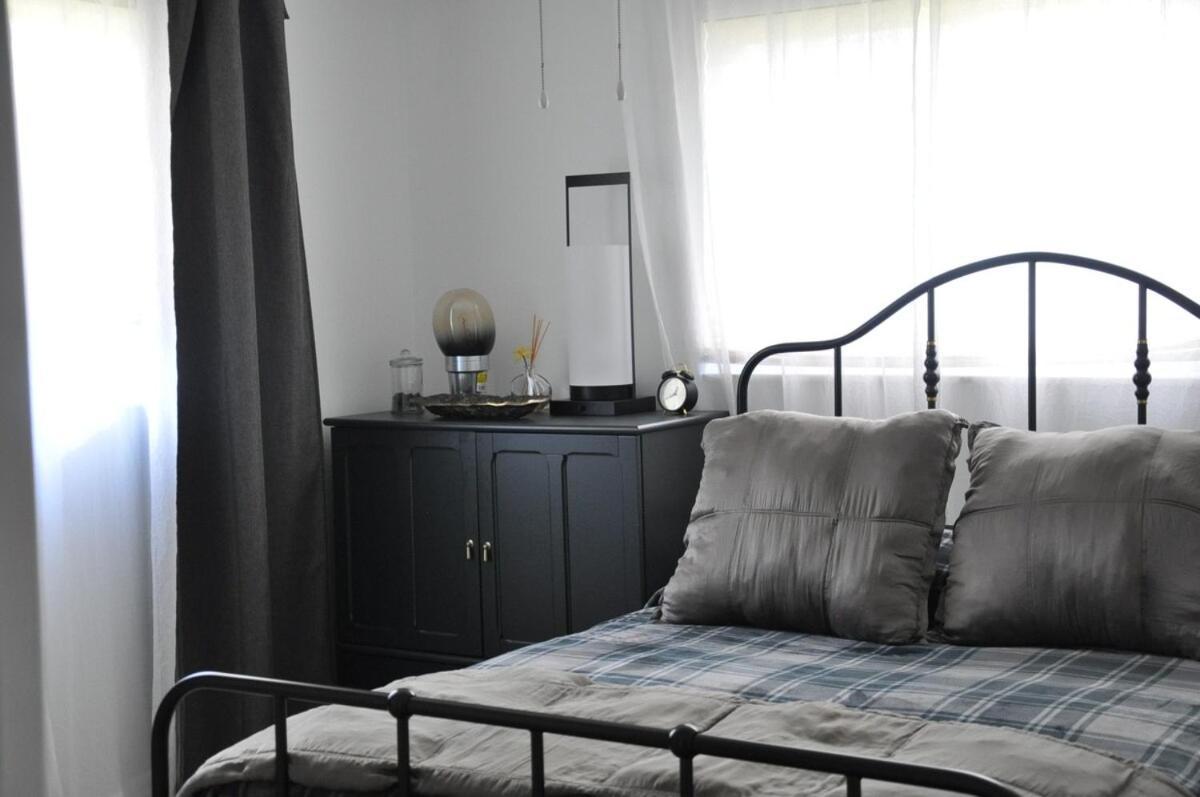 Contemporary 2 Bedroom Near 5th Ave & Mercato Holiday home *