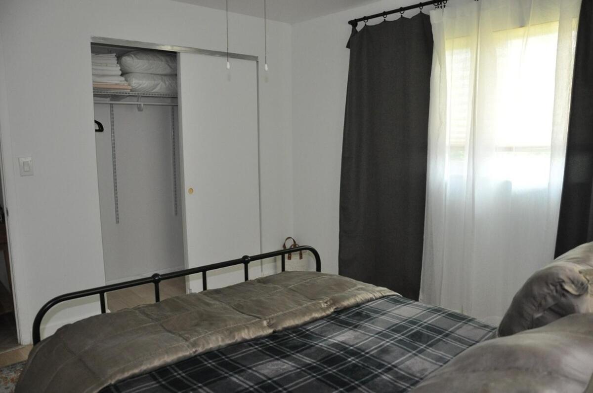 Holiday home Contemporary 2 Bedroom Near 5th Ave & Mercato