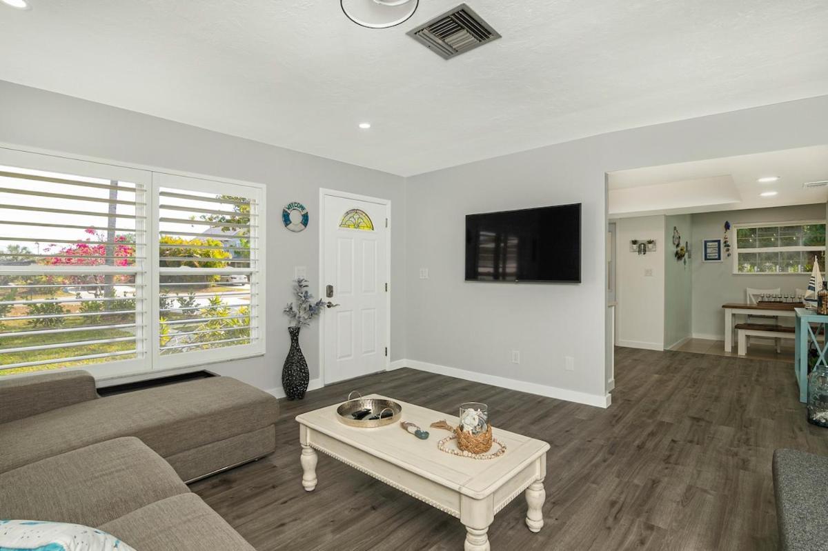 Beautiful Home, Walk Or Bike To The Beach! Naples
