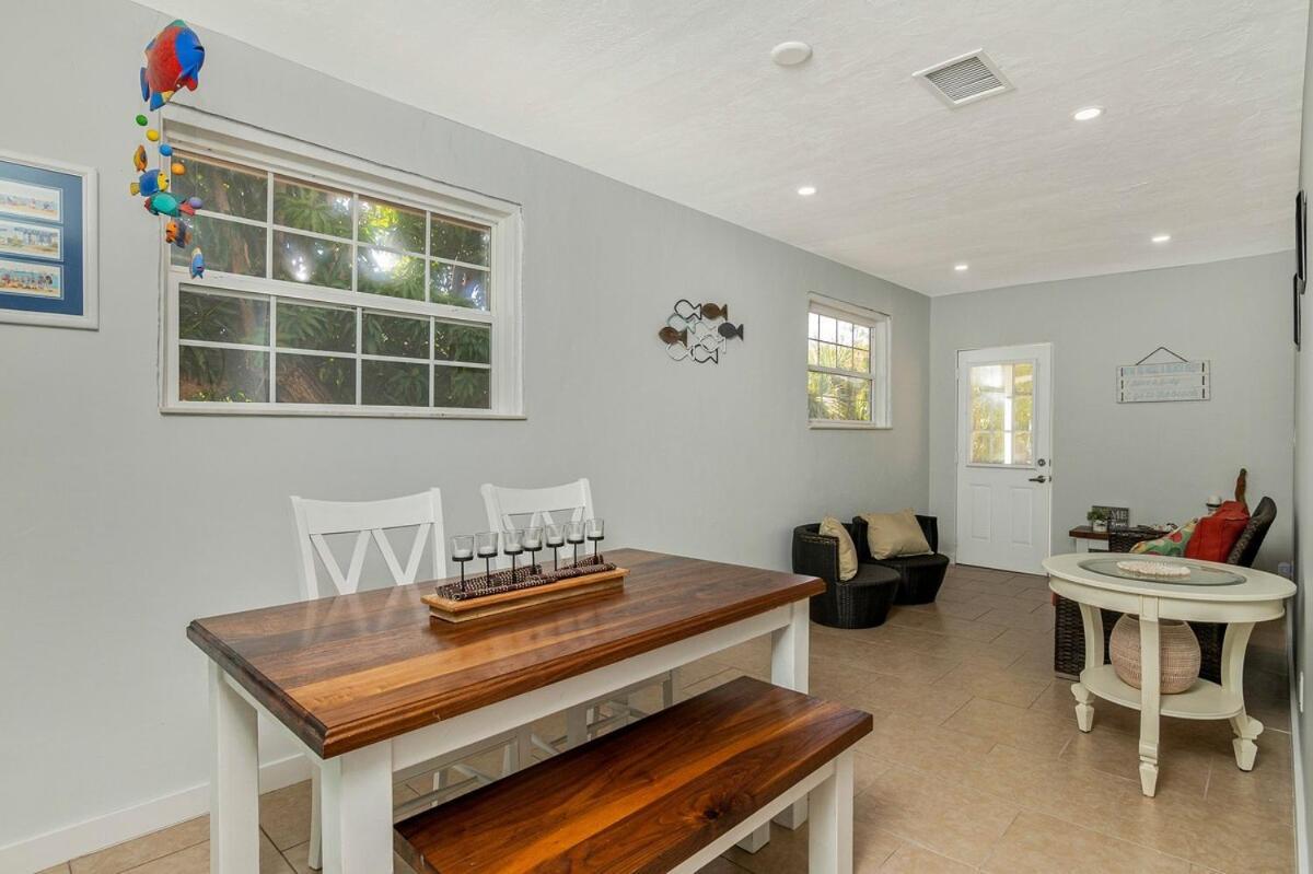 Holiday home Beautiful Home, Walk Or Bike To The Beach! *