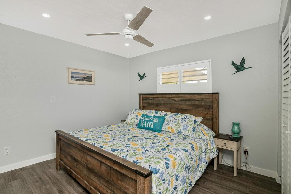 Beautiful Home, Walk Or Bike To The Beach!