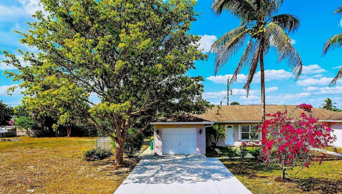Beautiful Home, Walk Or Bike To The Beach! *