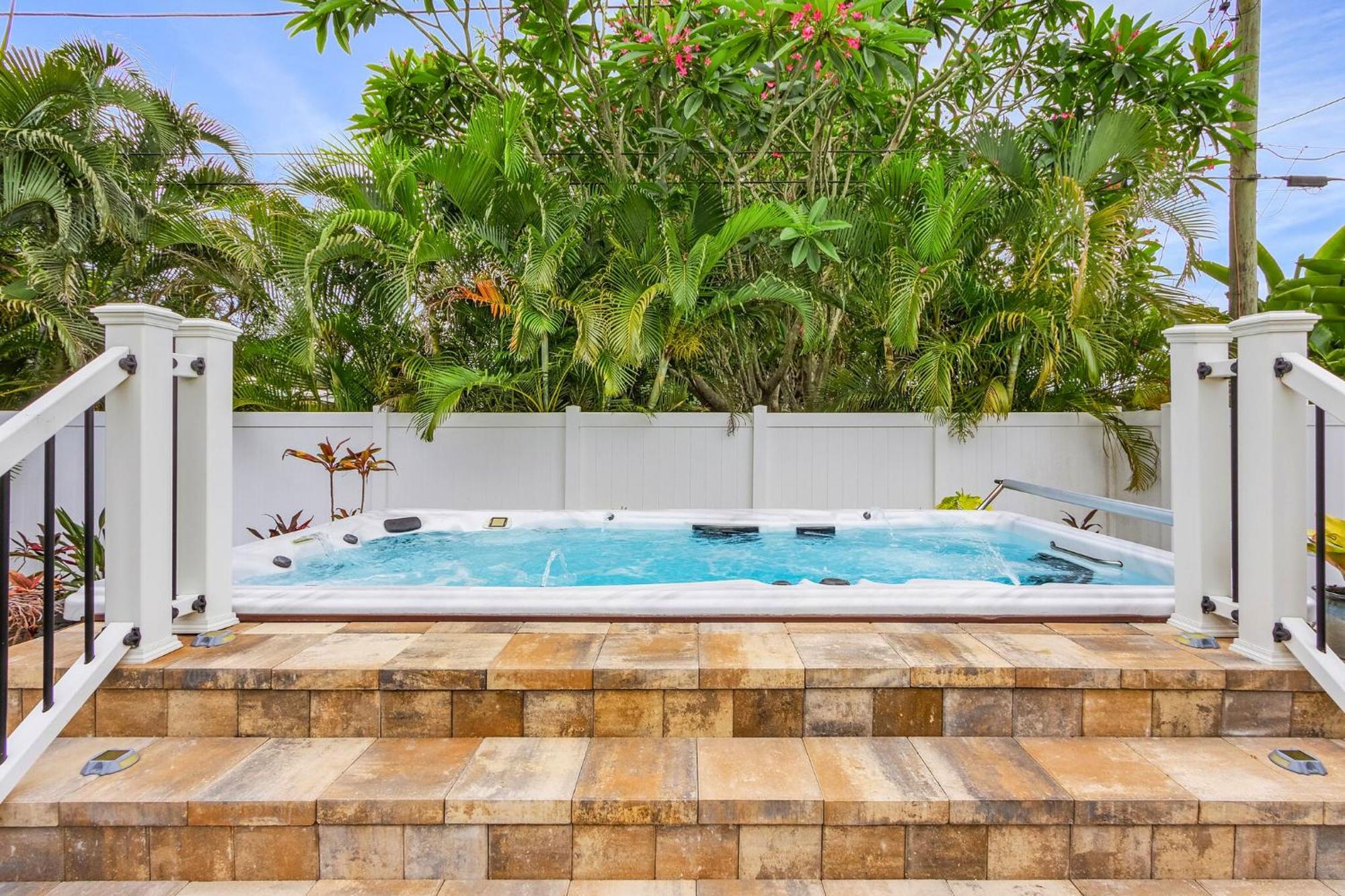 Holiday home Swimspa Pool Tiki Outdoor Bbq Kitchen Fire Pit Games Mod By Vacation Your Way Naples