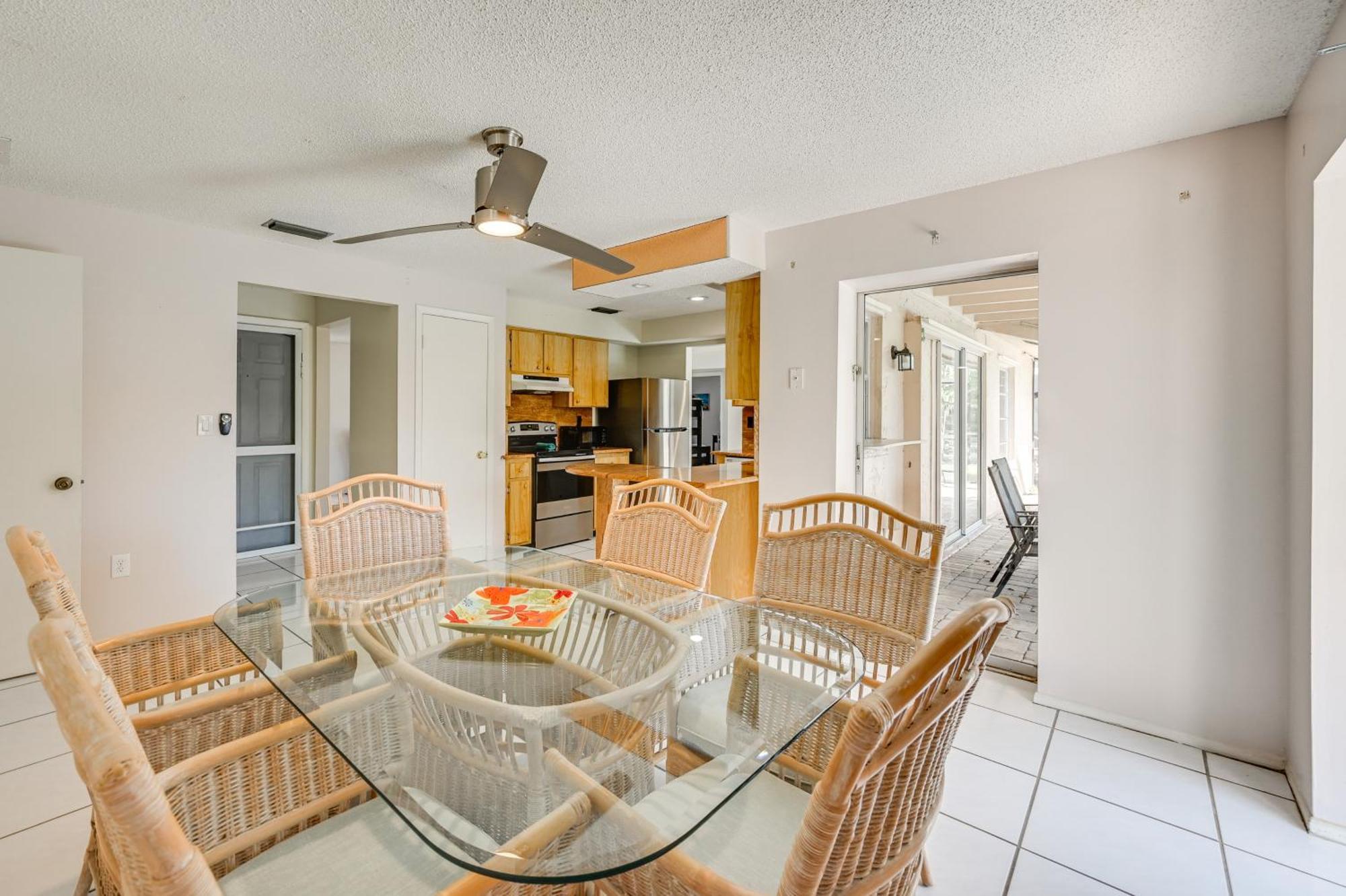 Holiday home 3 Mi To Botanical Garden With Hot Tub!