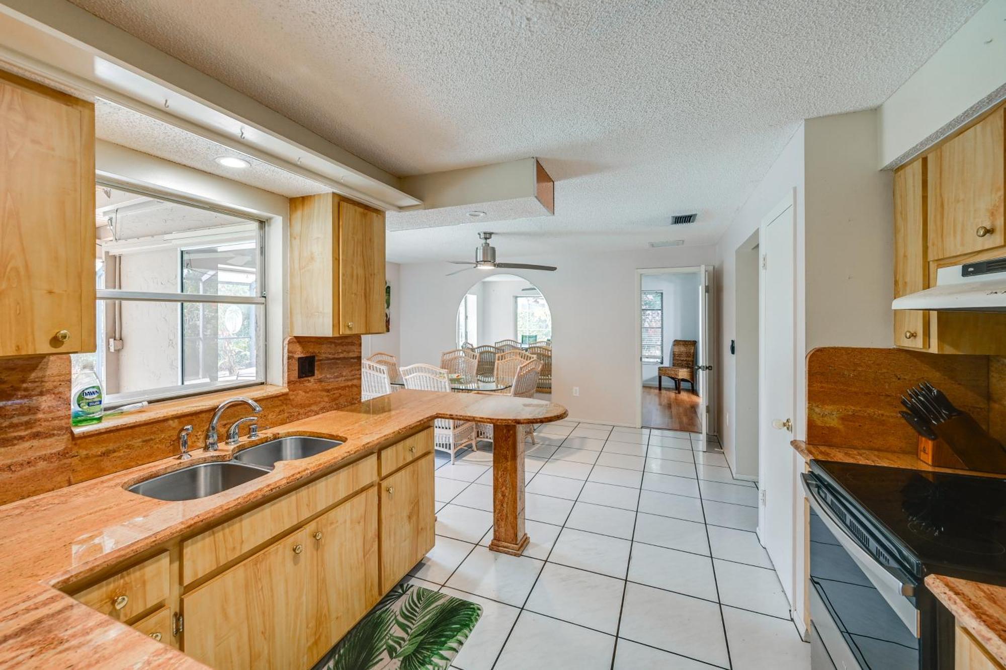 Holiday home 3 Mi To Botanical Garden With Hot Tub!
