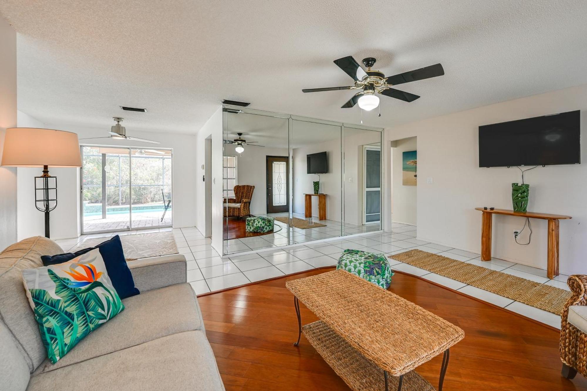 3 Mi To Botanical Garden With Hot Tub! Holiday home Naples