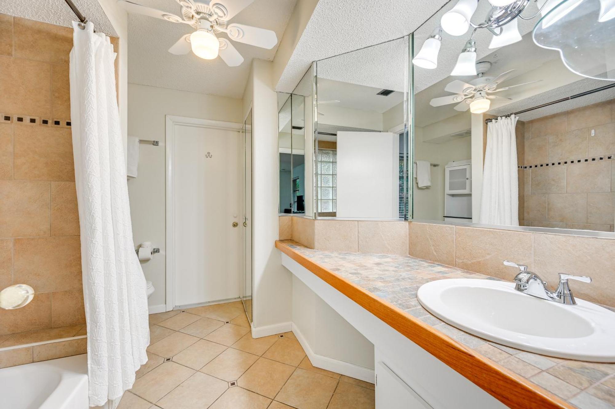 3 Mi To Botanical Garden With Hot Tub! * Naples