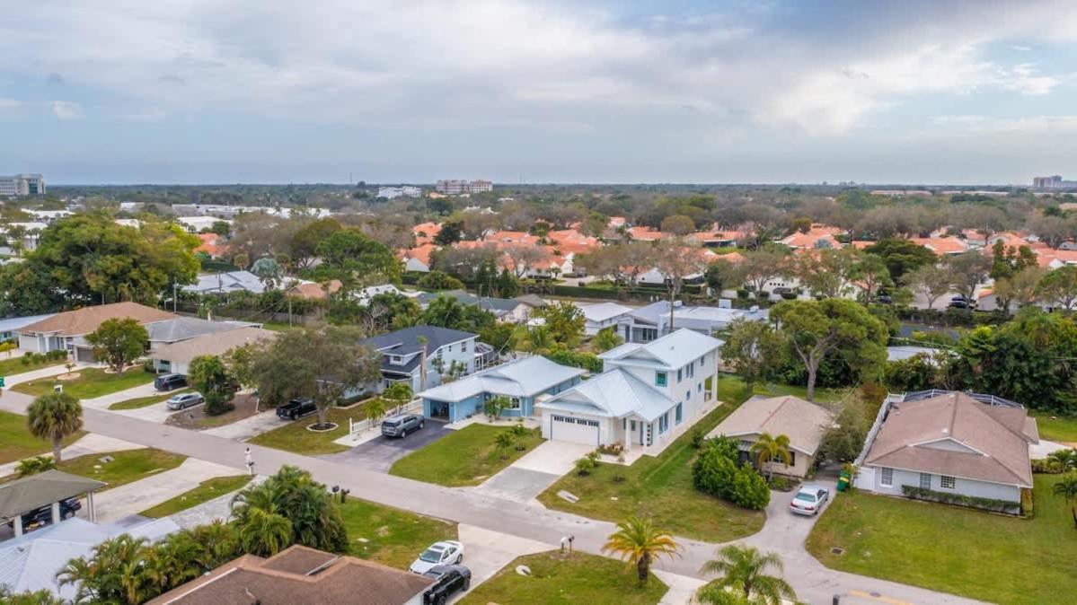 Stunning Vanderbilt House With Heated Pool Naples