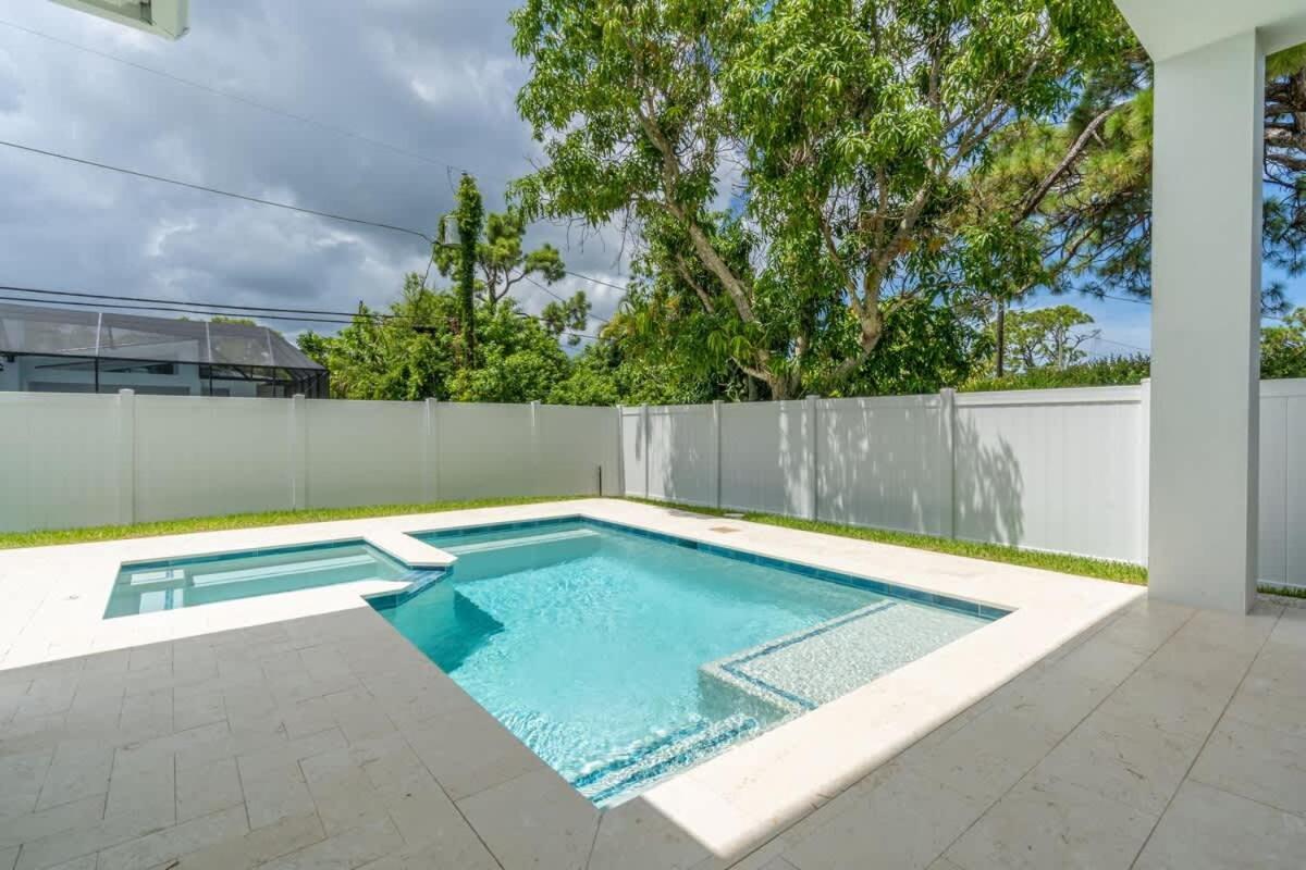 Holiday home Stunning Vanderbilt House With Heated Pool *