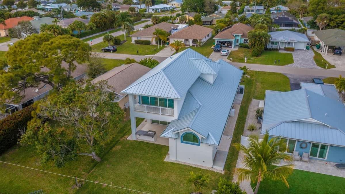Stunning Vanderbilt House With Heated Pool Holiday home Naples