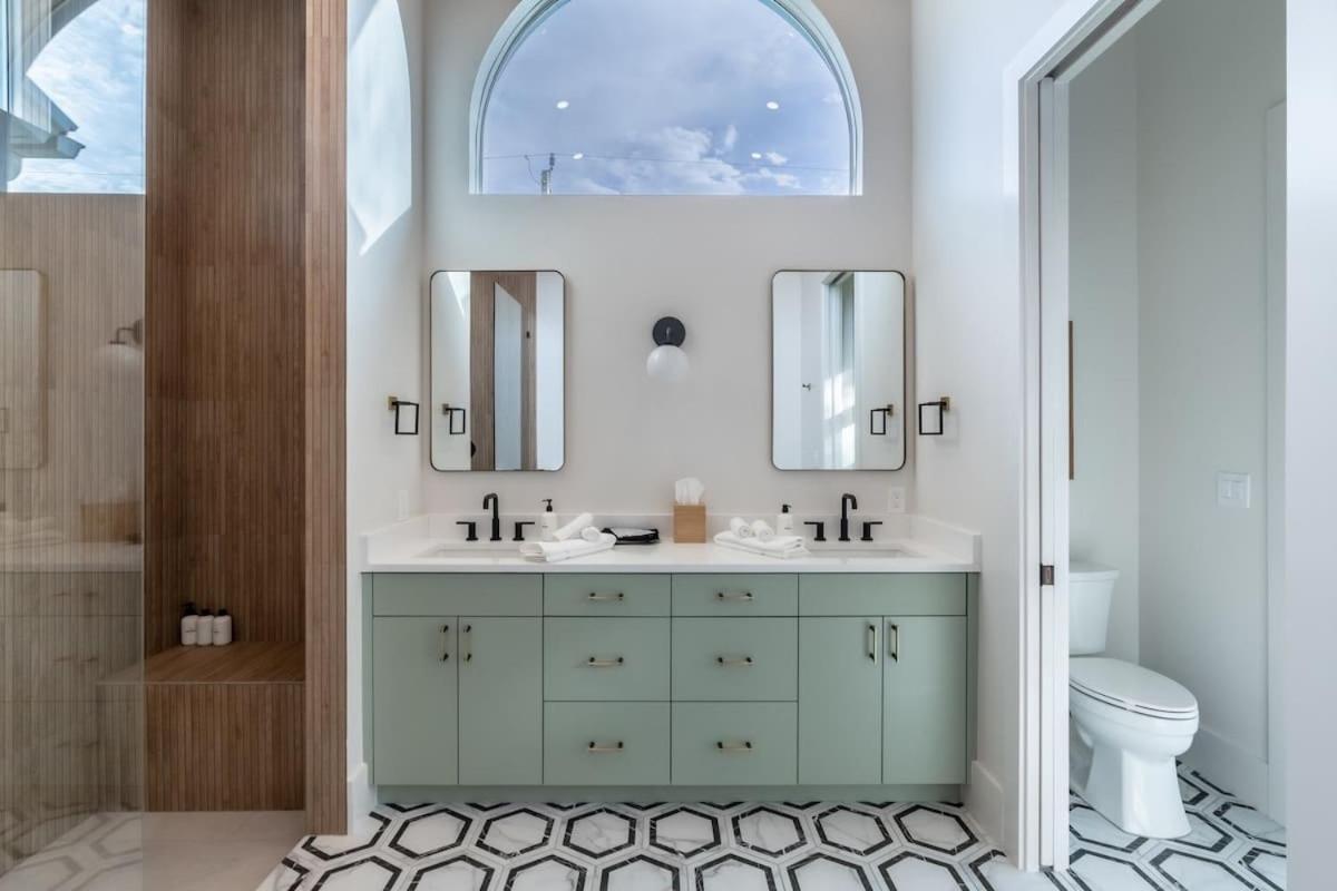Stunning Vanderbilt House With Heated Pool Holiday home Naples
