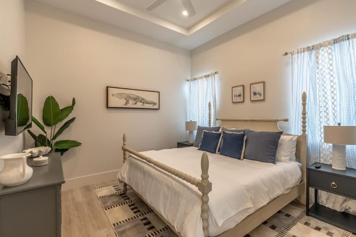Stunning Vanderbilt House With Heated Pool *
