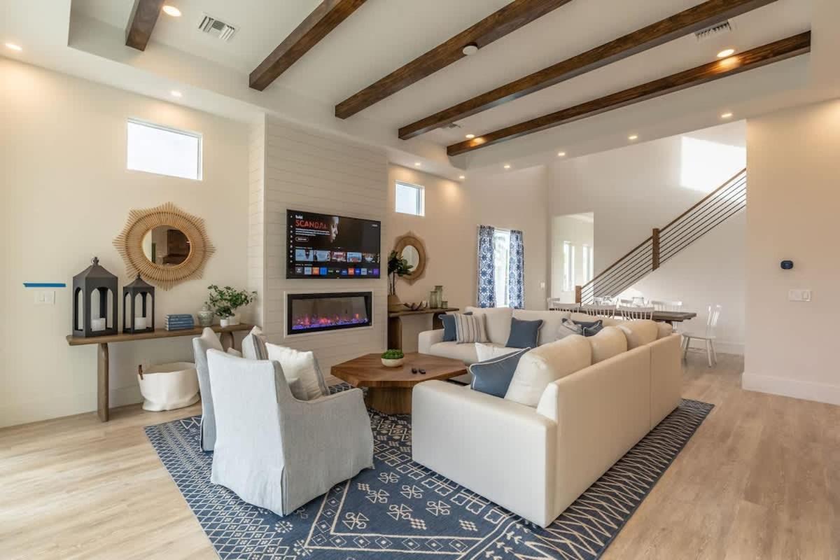 Stunning Vanderbilt House With Heated Pool Holiday home *