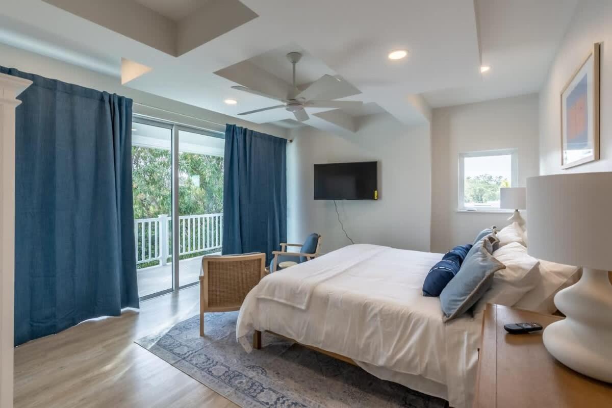 Holiday home Stunning Vanderbilt House With Heated Pool Naples