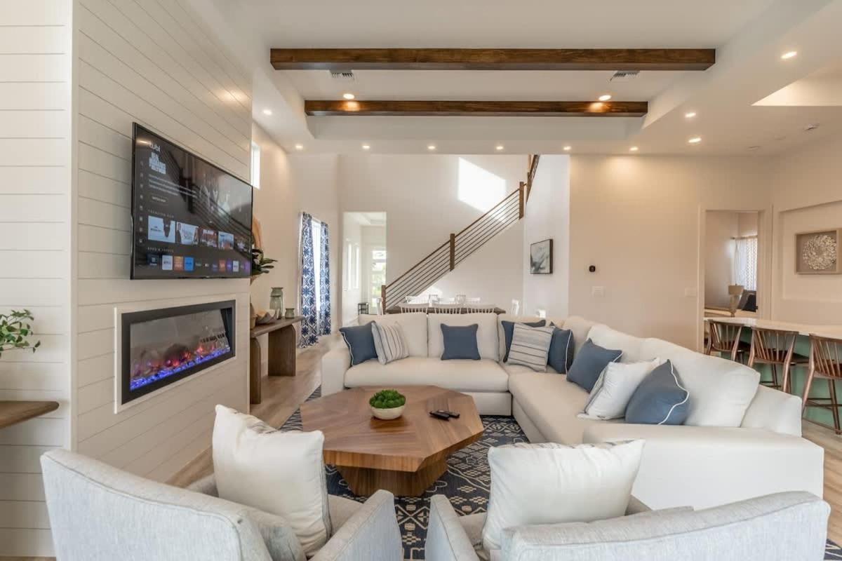 Stunning Vanderbilt House With Heated Pool Holiday home Naples