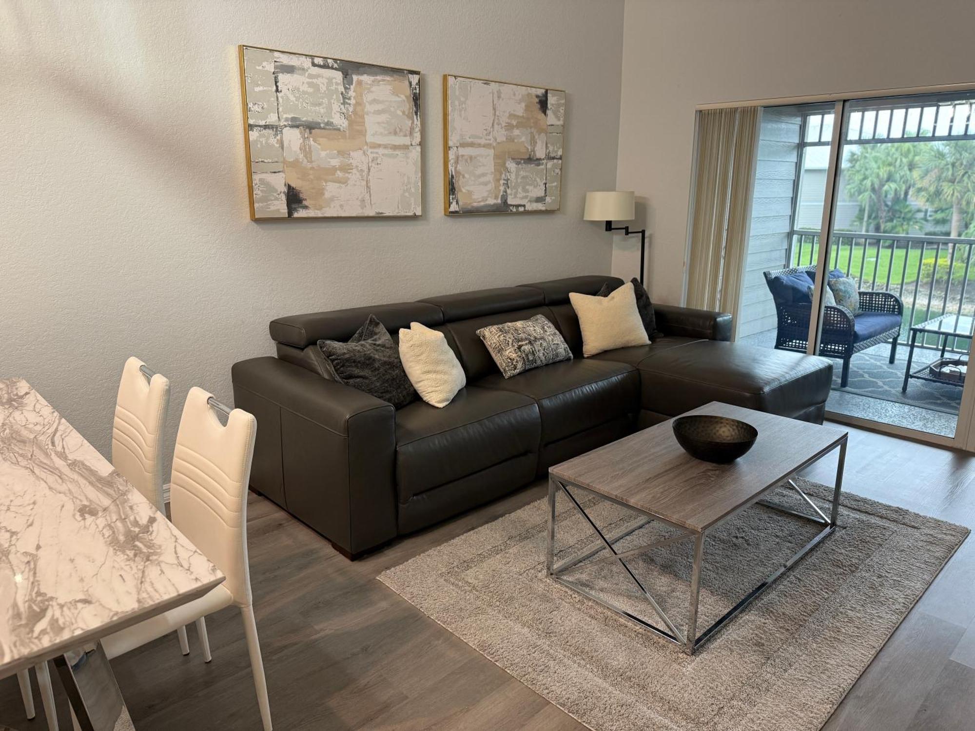Spacious 2 Bedroom Lely Fl Apartment *