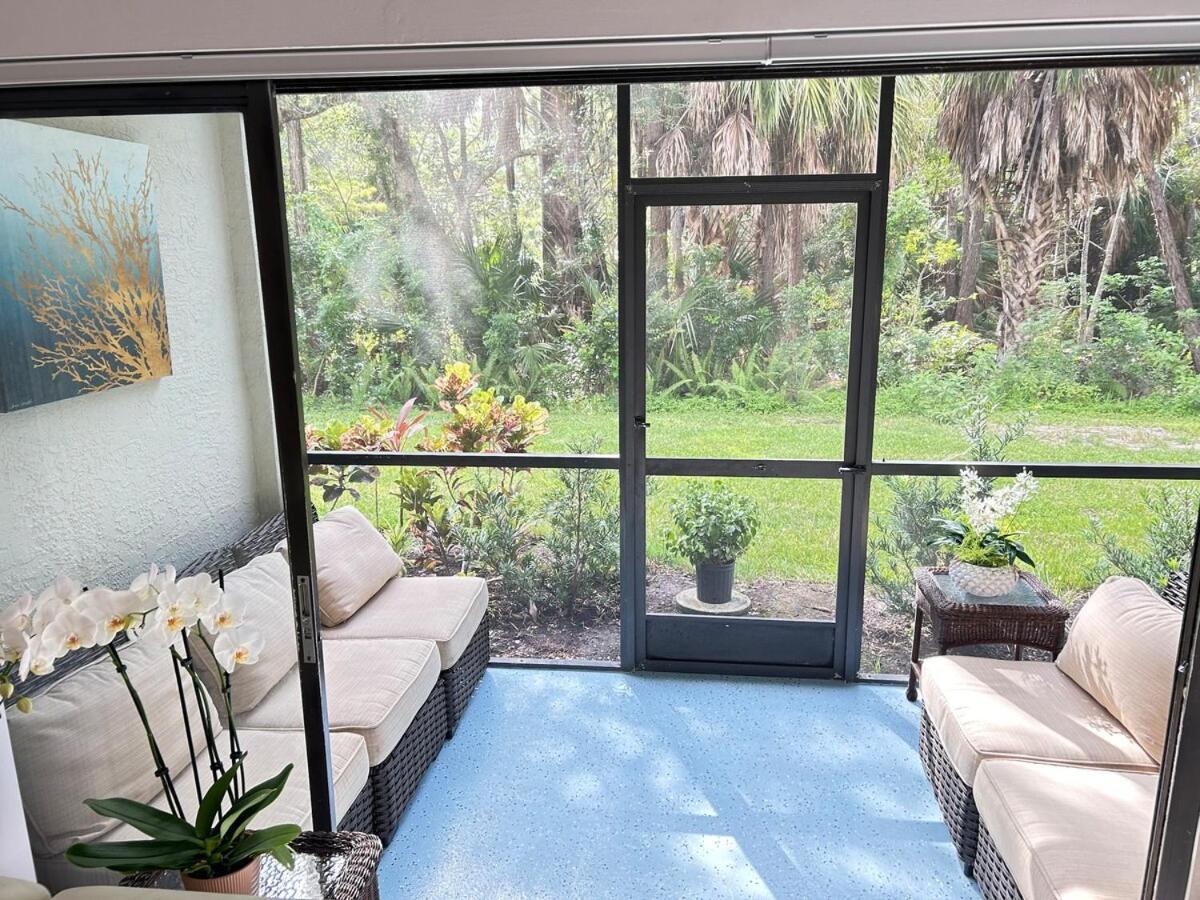 Elegant Escape With Heated Pool, Sauna, Tennis & Pickleball 3 Mls To Apartment Naples