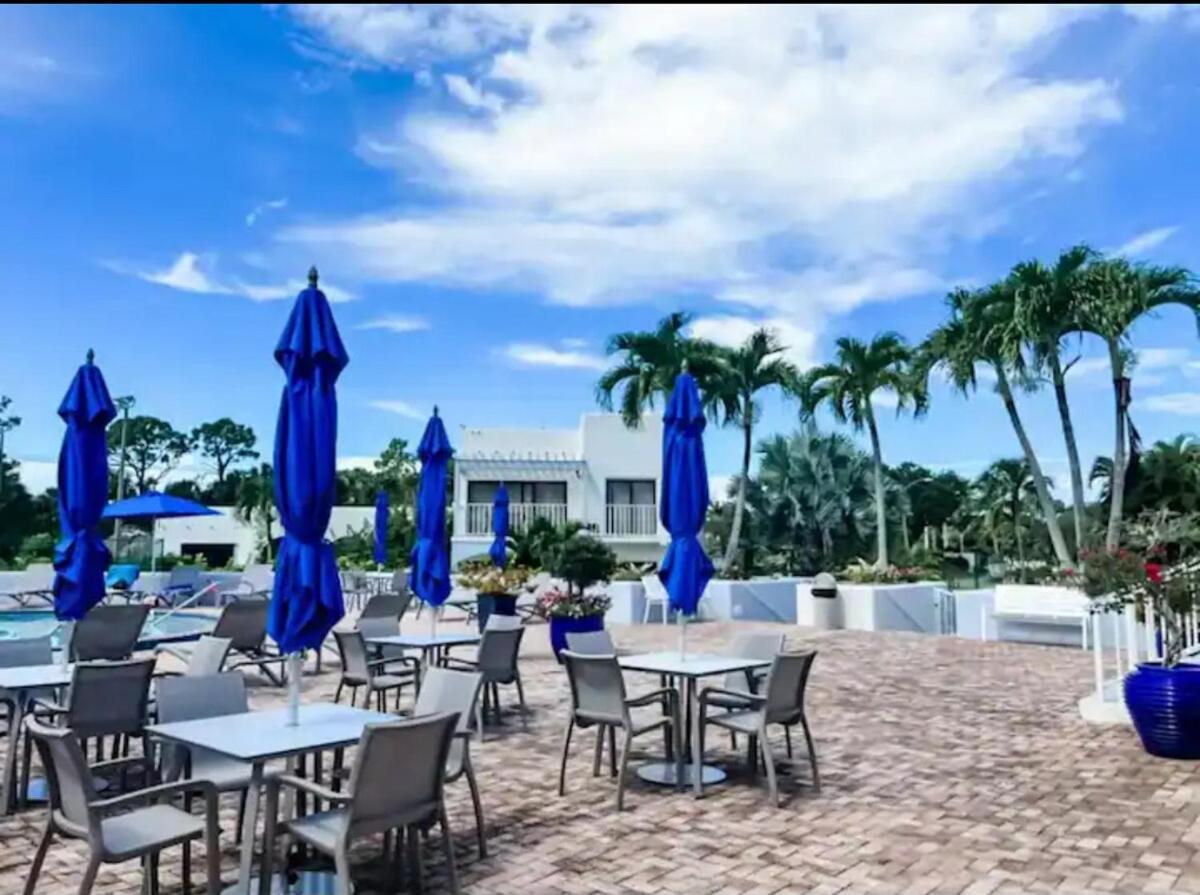 Elegant Escape With Heated Pool, Sauna, Tennis & Pickleball 3 Mls To Apartment Naples