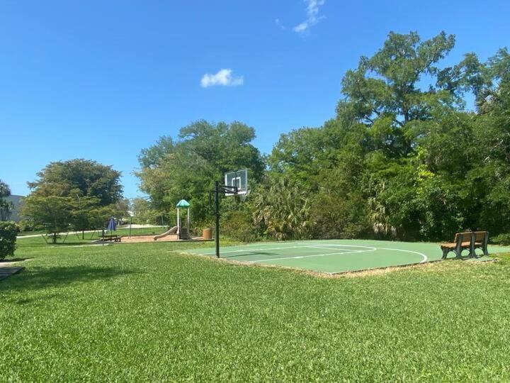 Elegant Escape With Heated Pool, Sauna, Tennis & Pickleball 3 Mls To Apartment *