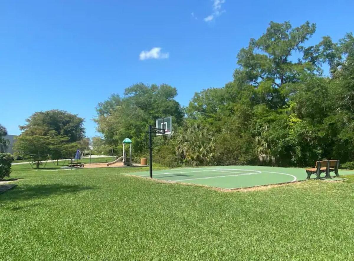 Apartment Elegant Escape With Heated Pool, Sauna, Tennis & Pickleball 3 Mls To Naples