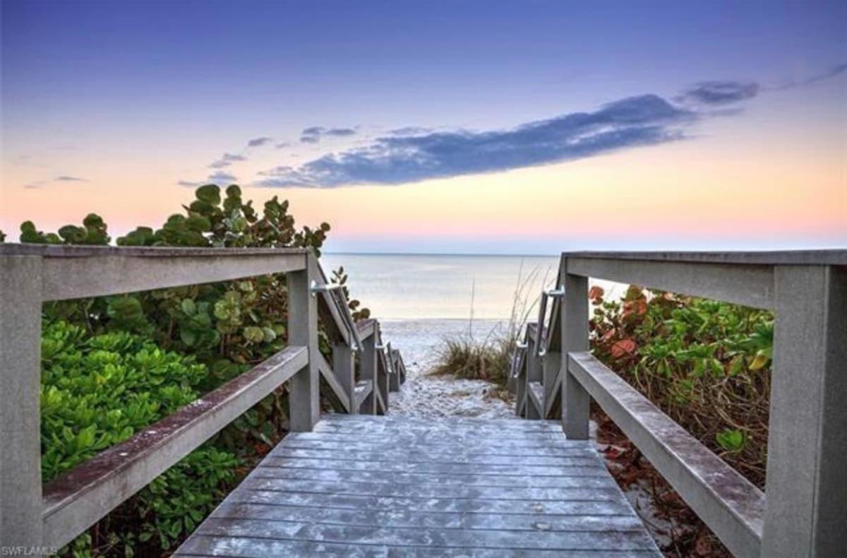 Apartment Elegant Escape With Heated Pool, Sauna, Tennis & Pickleball 3 Mls To *