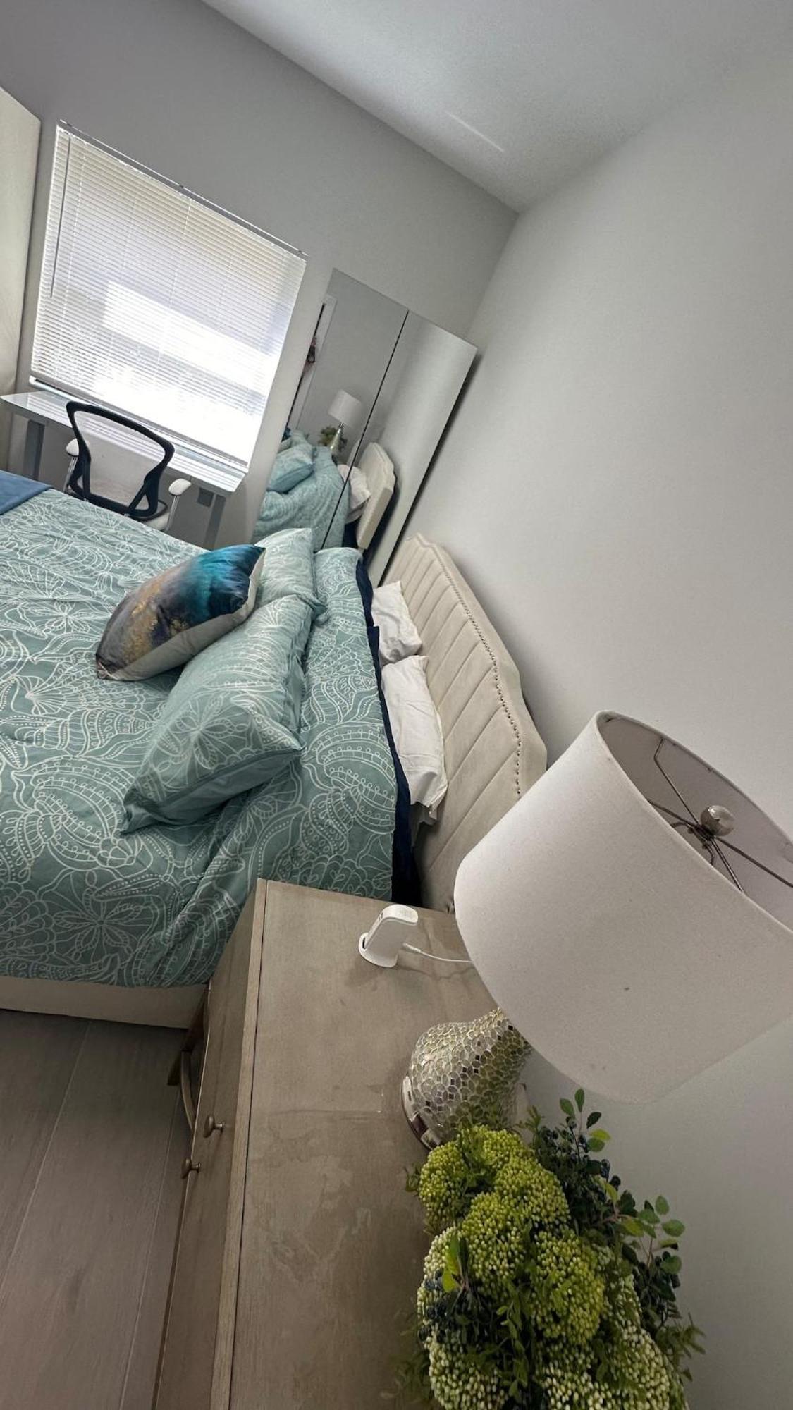 Elegant Escape With Heated Pool, Sauna, Tennis & Pickleball 3 Mls To Apartment Naples