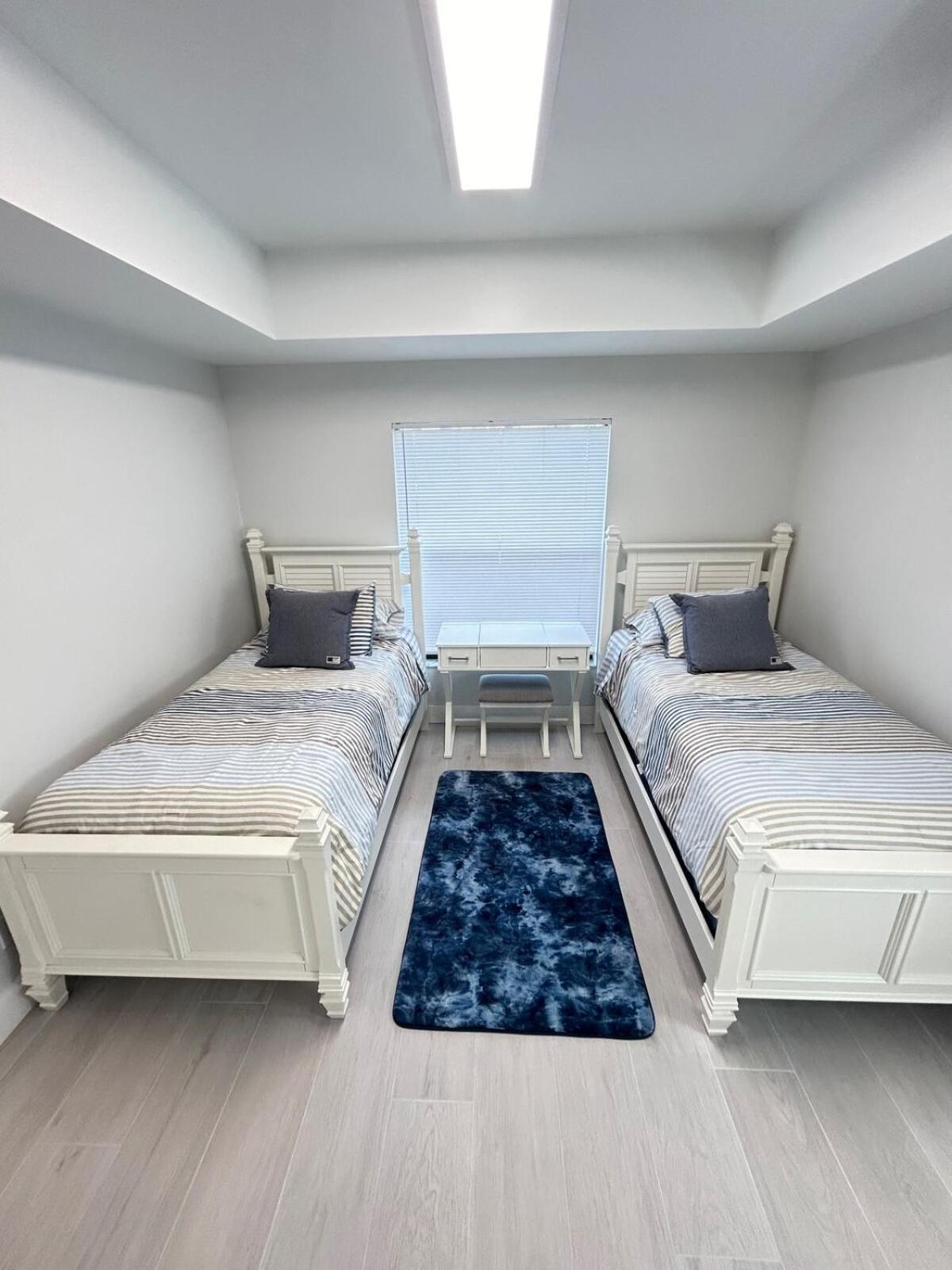 Apartment Elegant Escape With Heated Pool, Sauna, Tennis & Pickleball 3 Mls To Naples
