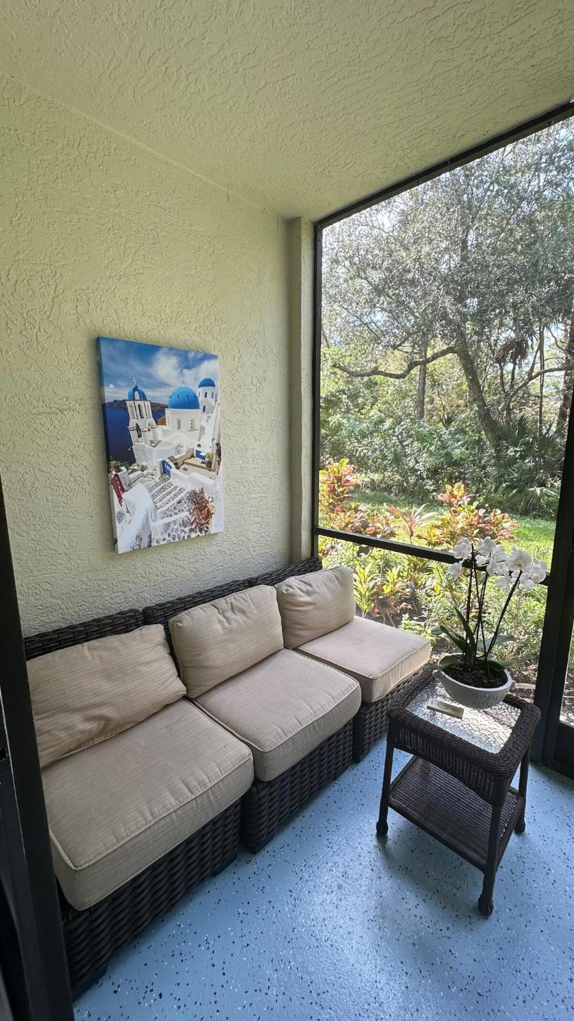 Elegant Escape With Heated Pool, Sauna, Tennis & Pickleball 3 Mls To Naples