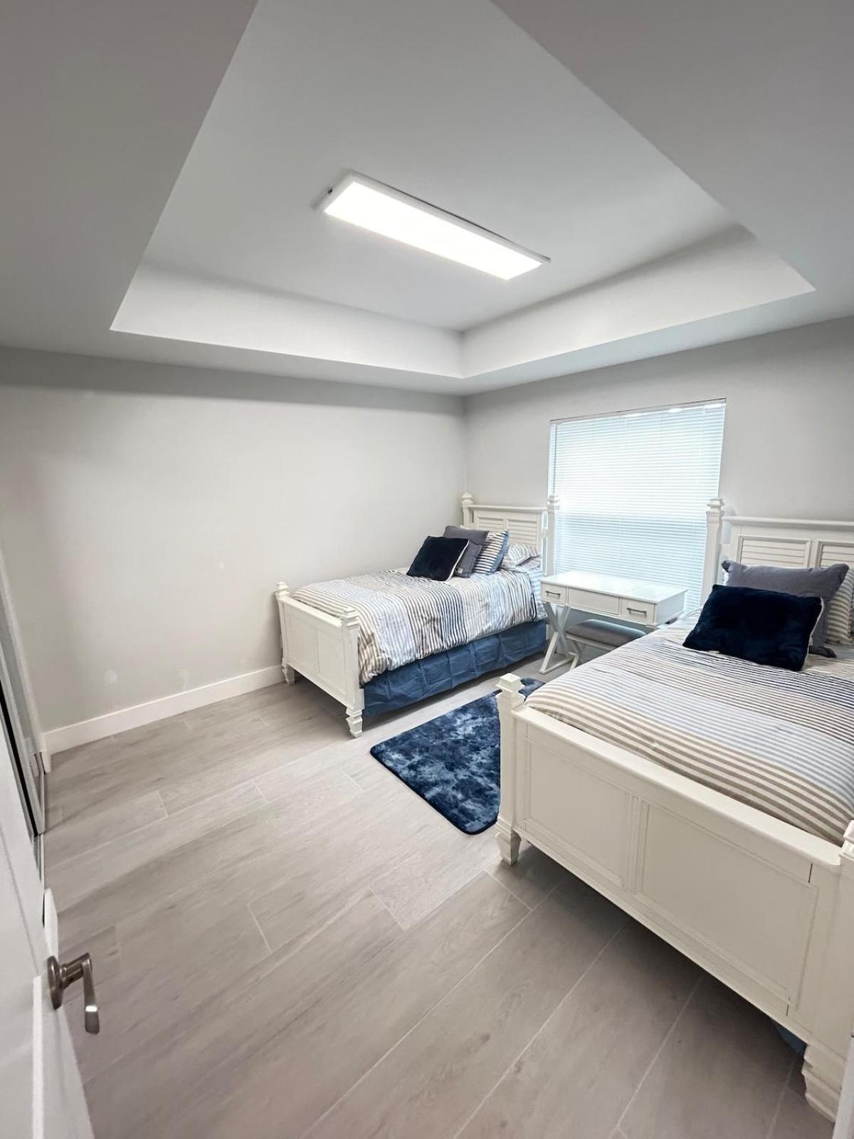 Apartment Elegant Escape With Heated Pool, Sauna, Tennis & Pickleball 3 Mls To Naples