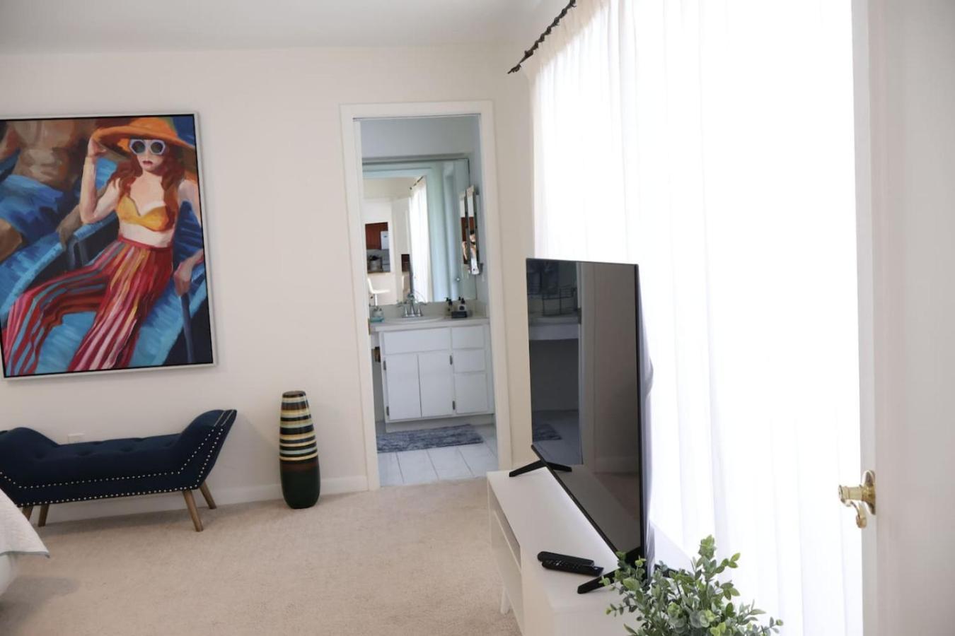 Charming Vacation Near Golf And 5th Ave *