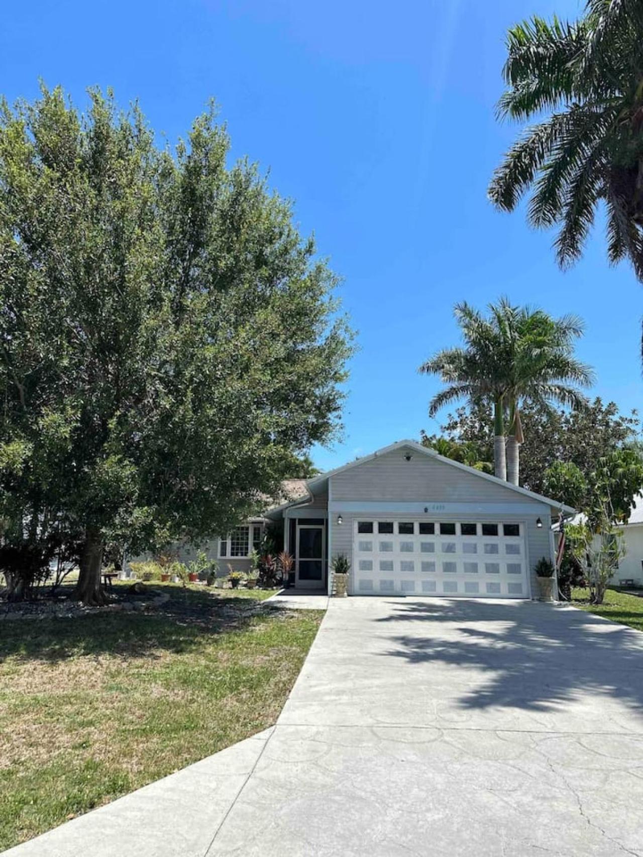 Private Pool Near 5th Ave Old And Holiday home Naples