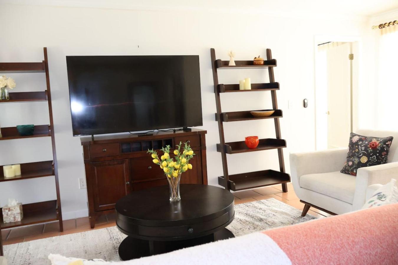 Charming Vacation Near Golf And 5th Ave *