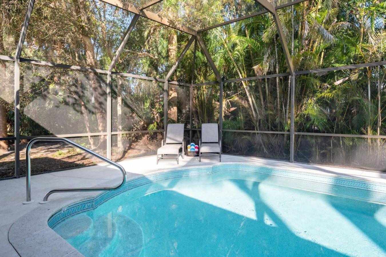 Private Pool Near 5th Ave Old And Naples