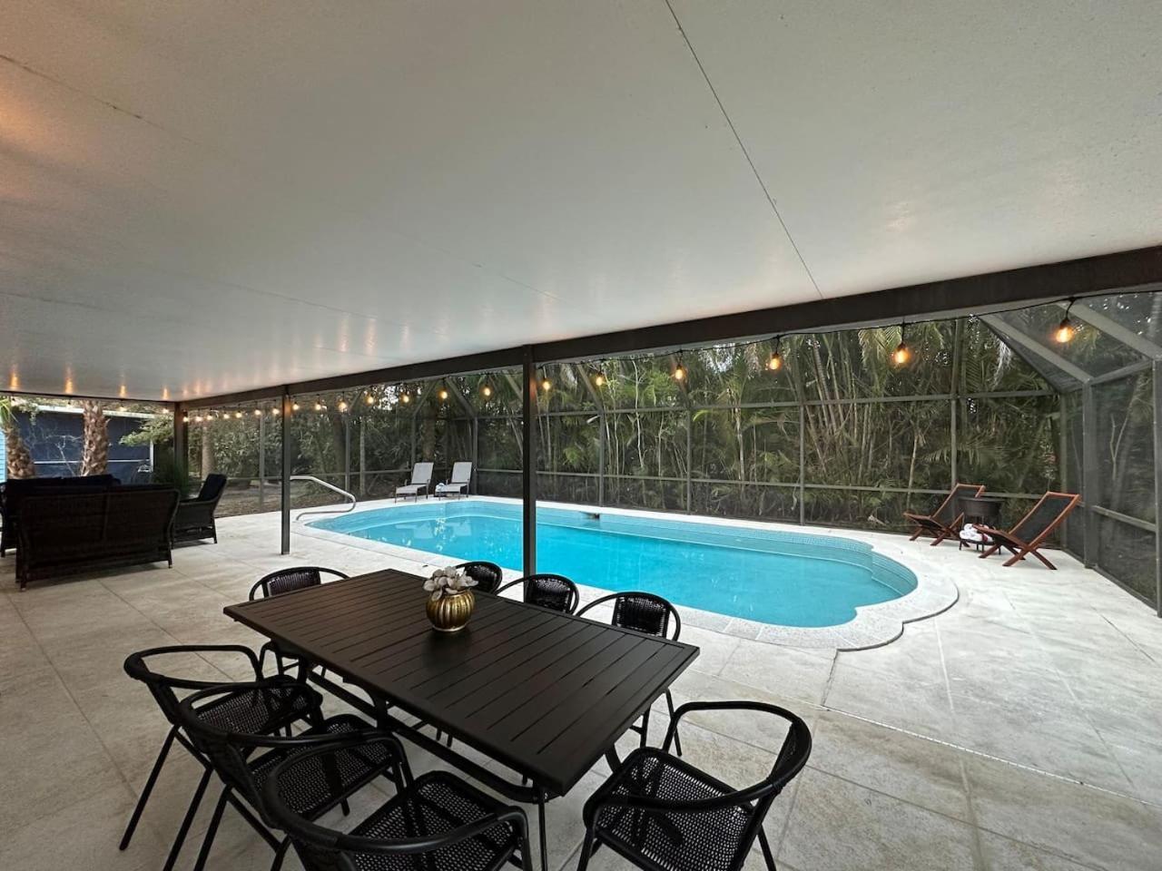Private Pool Near 5th Ave Old And * Naples