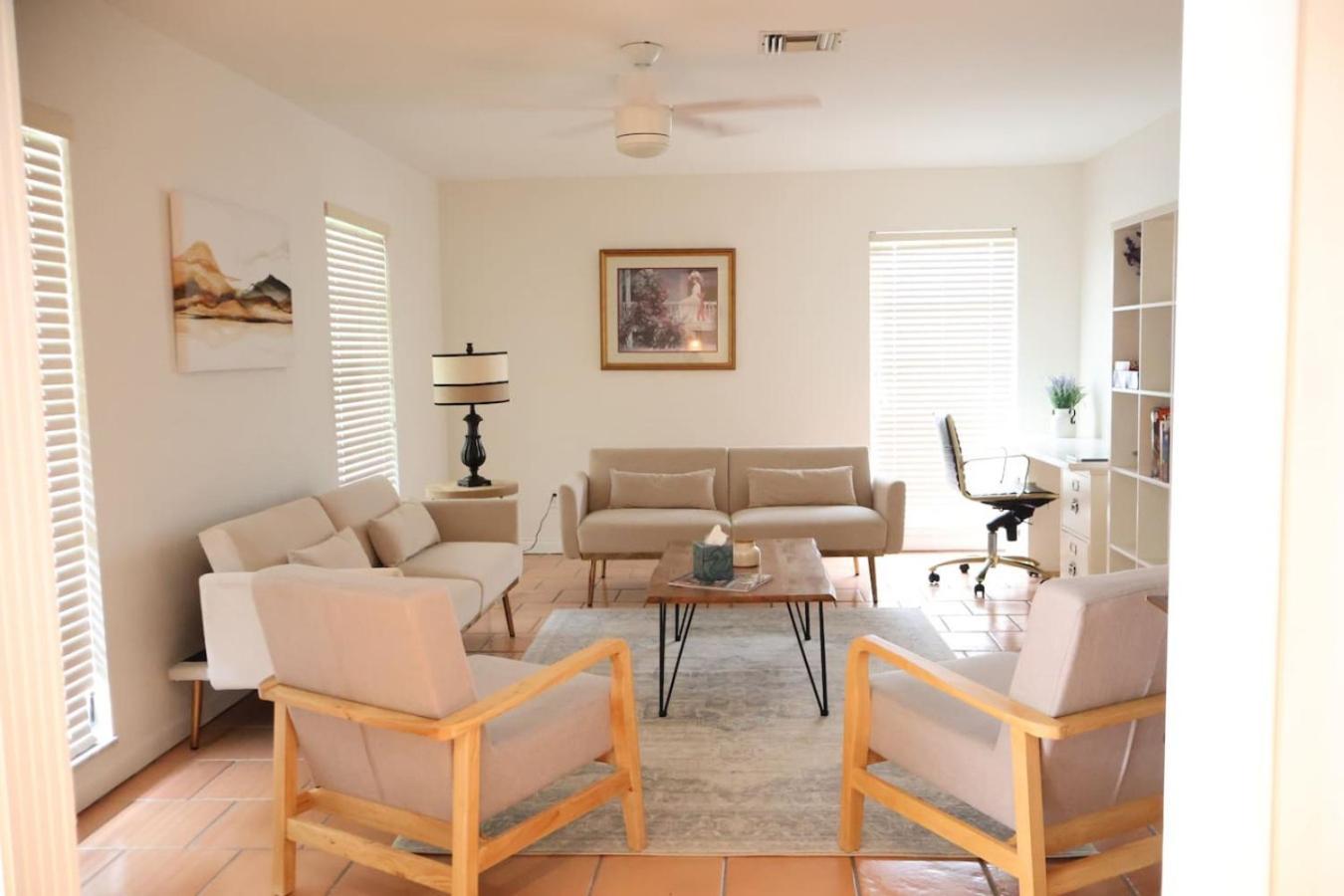 Charming Vacation Near Golf And 5th Ave Holiday home Naples