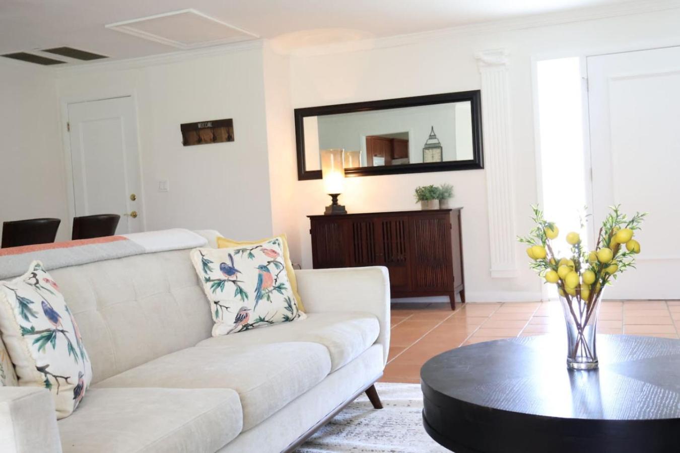 Charming Vacation Near Golf And 5th Ave Naples