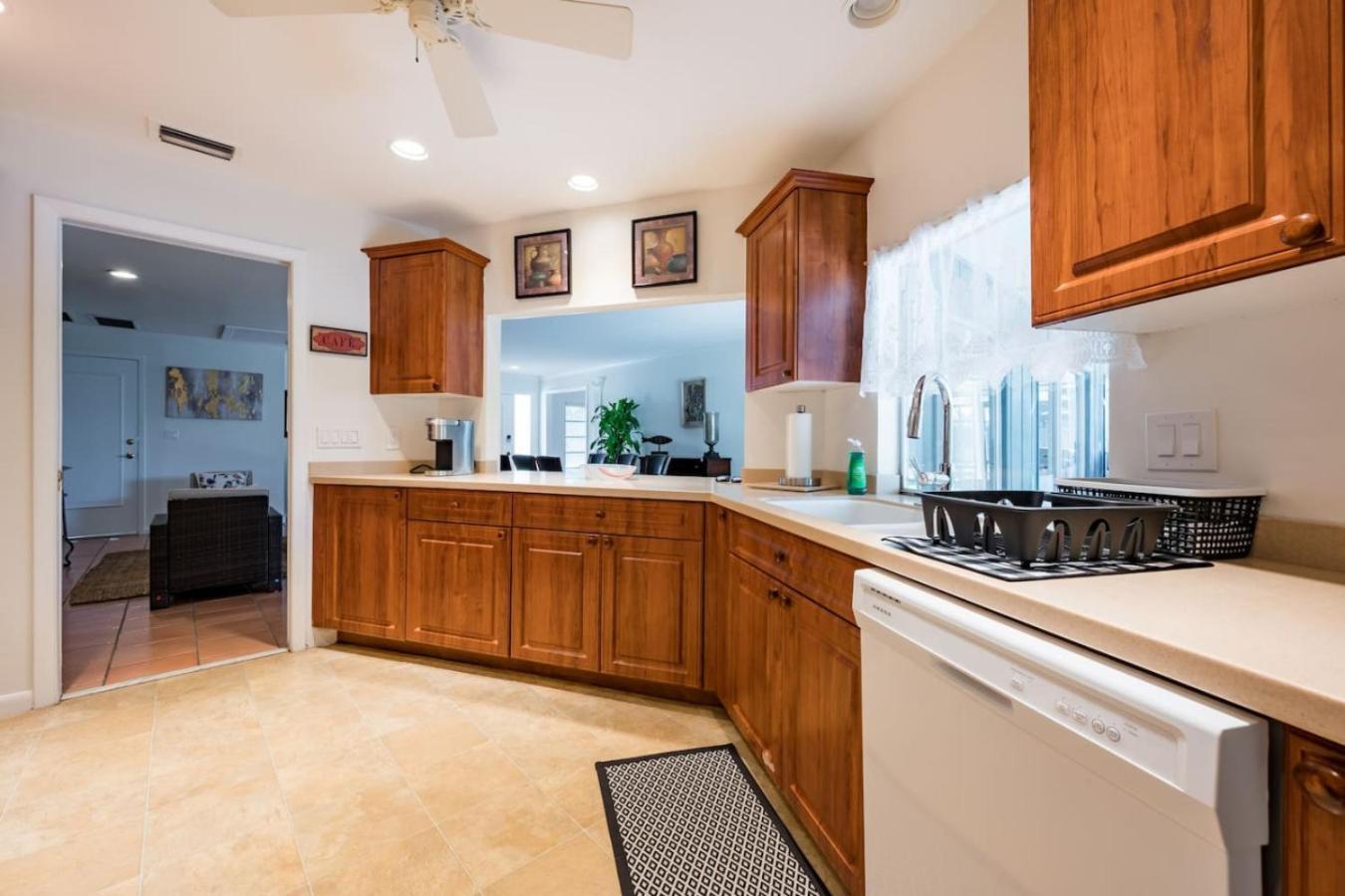Charming Vacation Near Golf And 5th Ave Naples